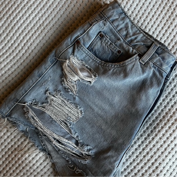Topshop Pants - Topshop Ripped Mom Shorts (Size 10)